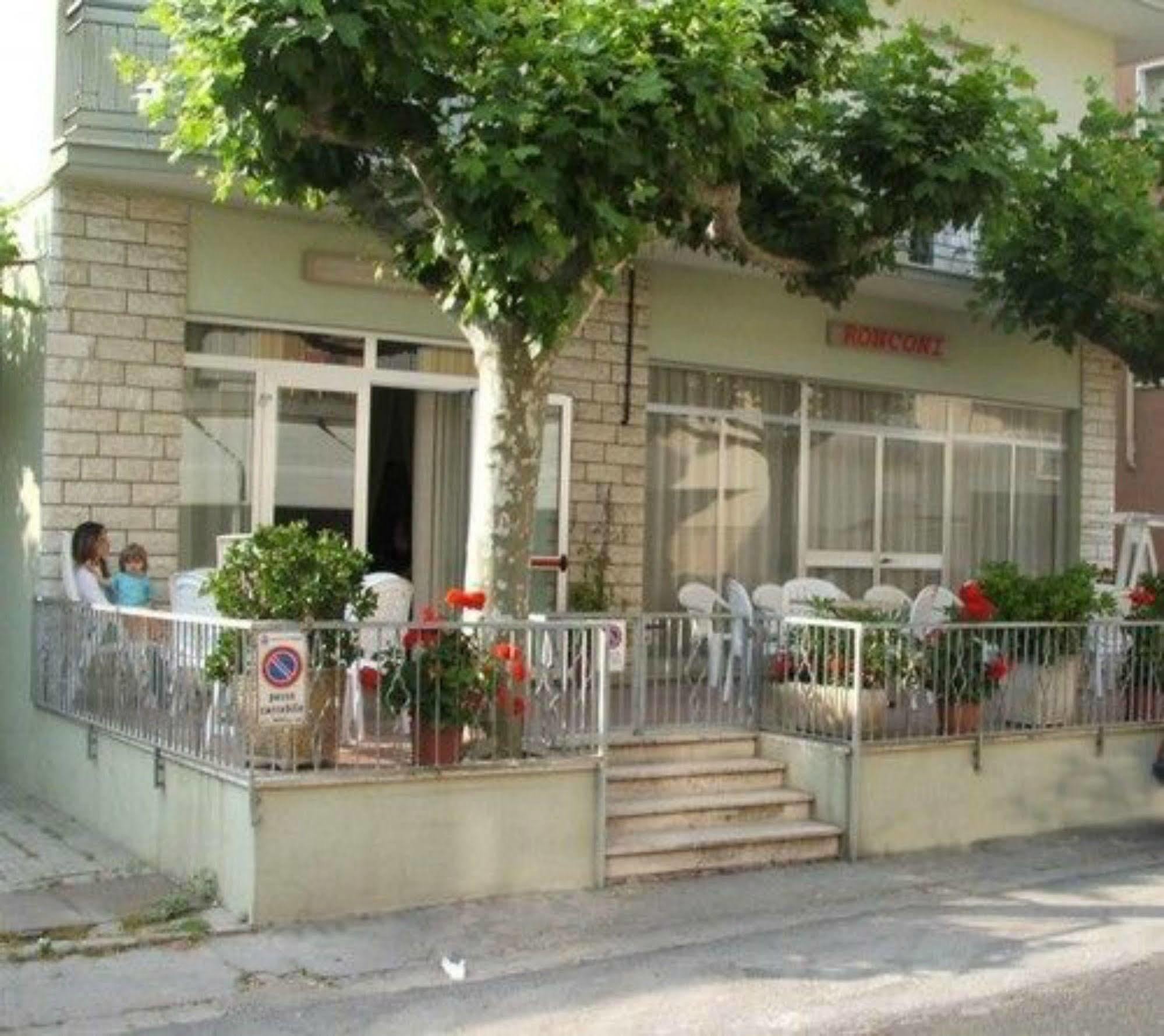 Hotel Ronconi Rímini Exterior foto